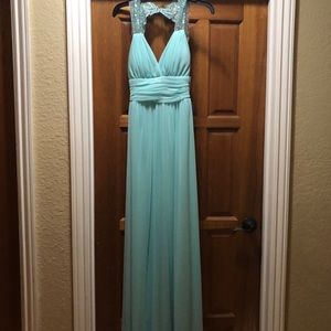NWT Windsor Chiffon style prom dress